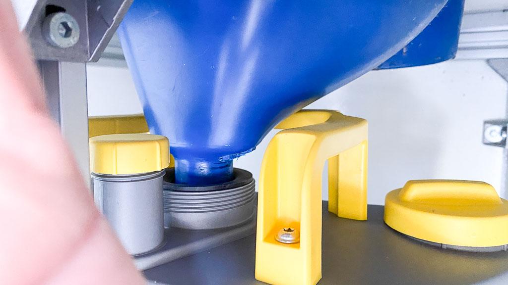 Separett Trenneinsatz in Separett Tiny Urinbehälter