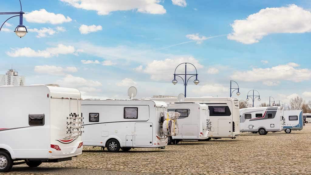 Ein typischer Wohnmobil-Stellplatz