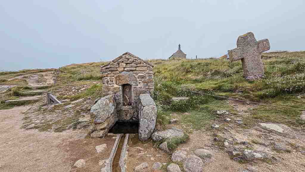 Allzeit-Bereift, Frankreich, Bretagne, Chapelle de Saint-Samson, Wasserquelle, Kreuz und Kapelle