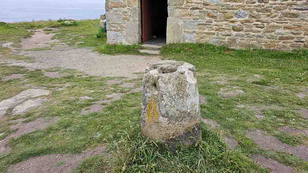 Allzeit-Bereift, Frankreich, Bretagne, Chapelle de Saint-Samson, runder Stein