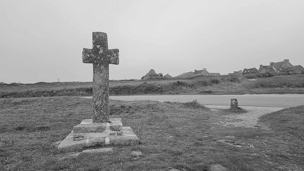 Allzeit-Bereift, Frankreich, Bretagne, Chapelle de Saint-Samson, Kreuz am Eingang vom Weg her