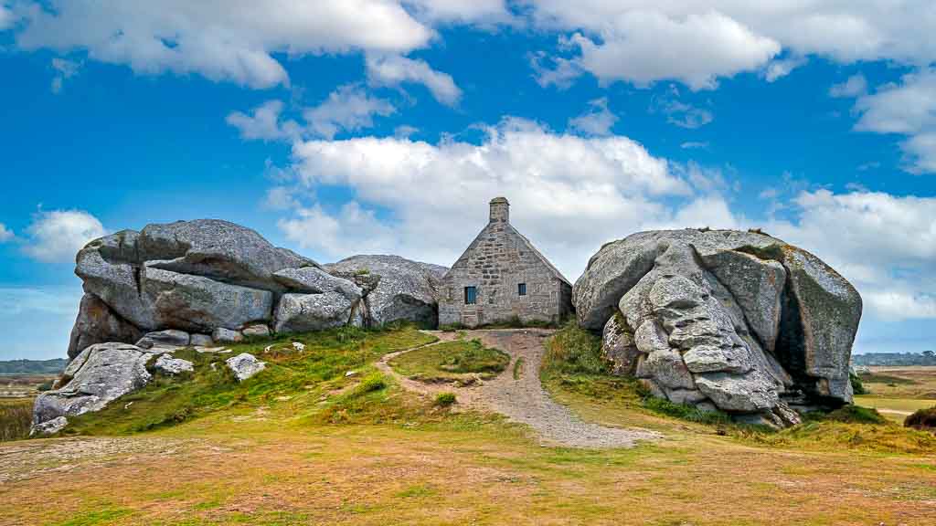 Allzeit-Bereift.de Bretagne Meneham Haus zwischen den Felsen