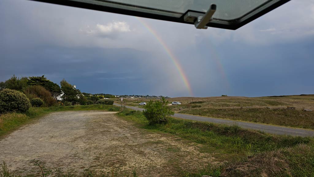Stellplatz in der Bretagne mit Regenbogen