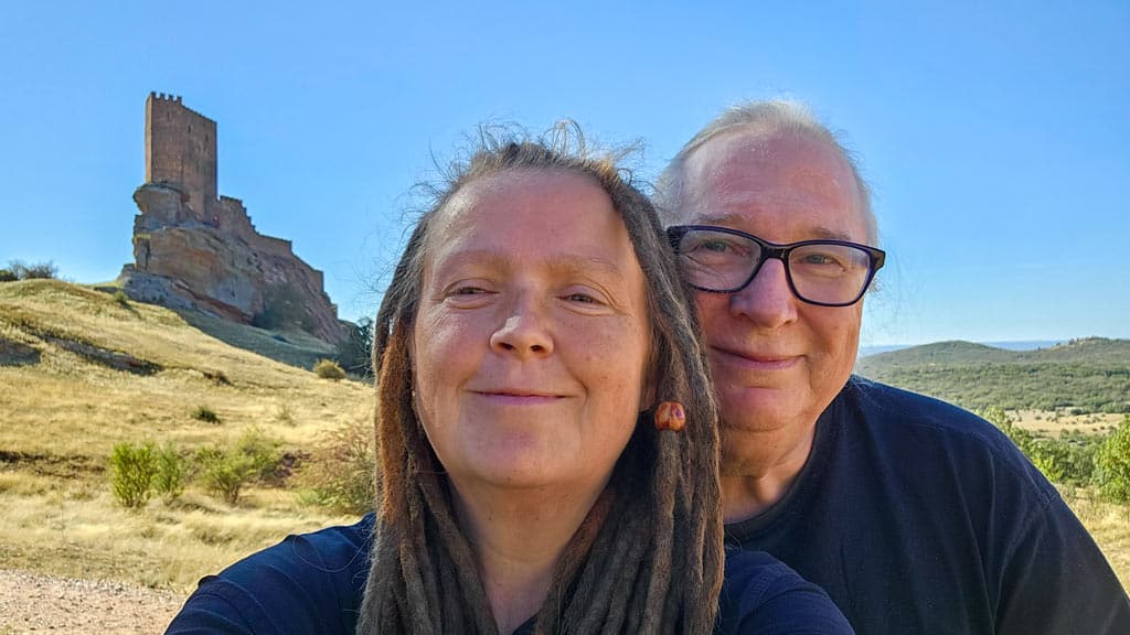 Castillo de Zafra Lyggie und Meli vor der Burg