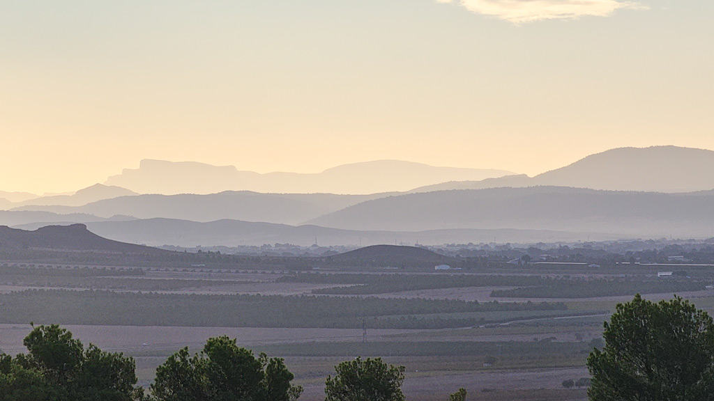 Berge bei Yecla hintereinander