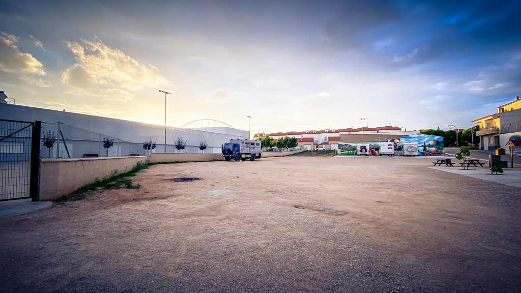 Fast leerer Stellplatz